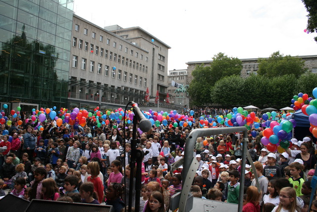 gal/2010/2010 Saitentwist Weltkindertag Burgplatz Essen 20.09.JugendhilfegGmbH Essen/2010 Saitentwist Weltkindertag Burgplatz Jugend Hilfe gGm20.09. 123.jpg